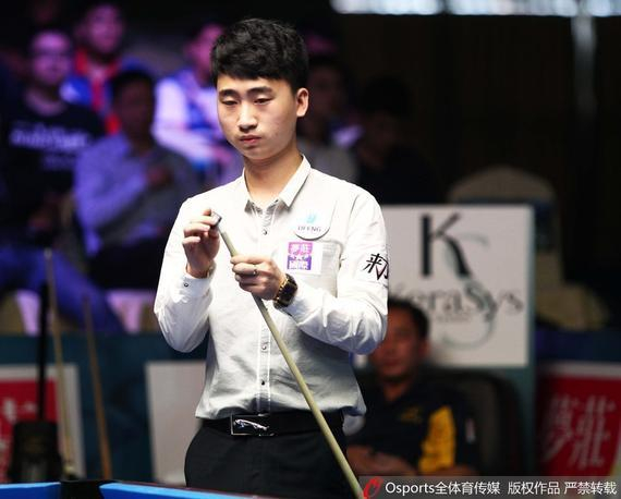 他用頭球敲 他用頭球敲