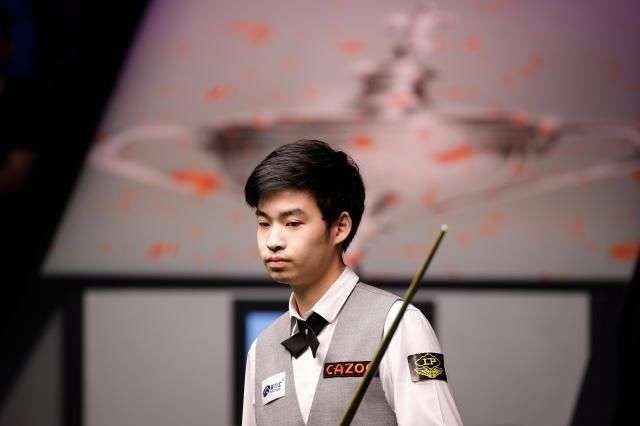 他通过传球 他通过传球